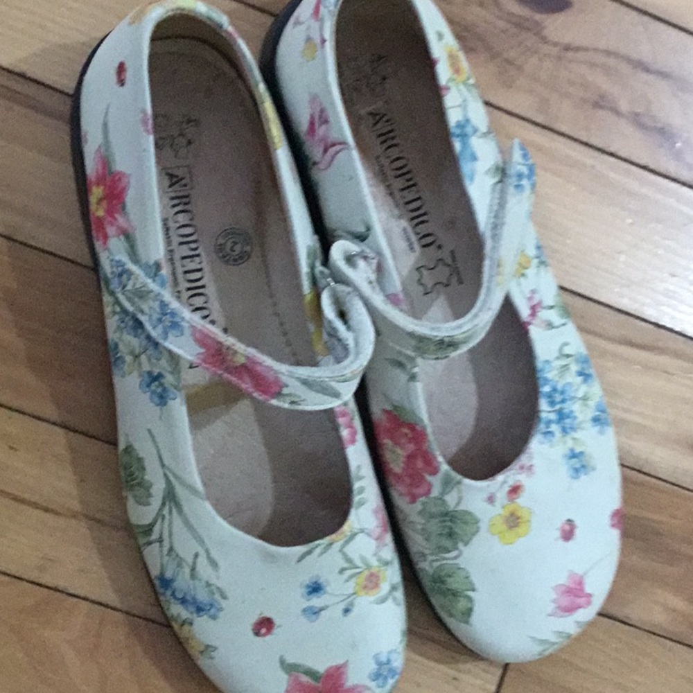 Arcopedico Mary Jane shoes.  Size 9 (39)